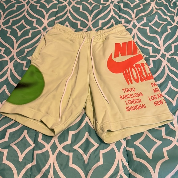 Neon greenish-yellow Nike World-Tour sweatshirt and sweatshorts XS - Picture 5 of 8